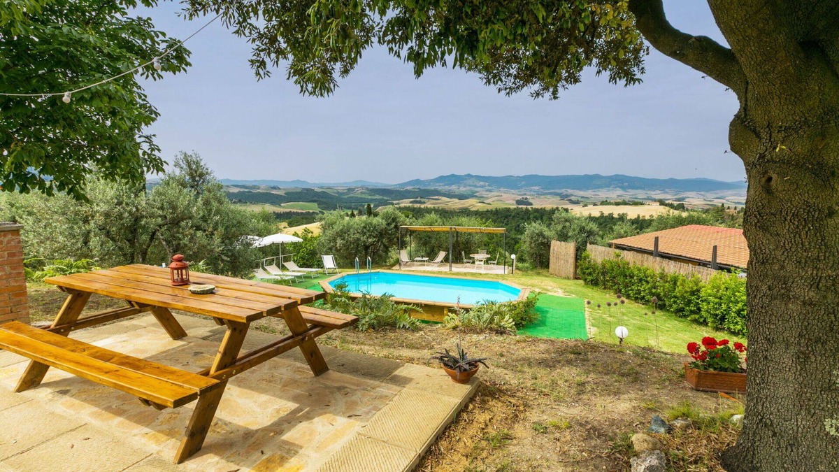 Villamagna House | Beautiful private villa with A/C, WIFI, private pool, patio, pets allowed, panoramic view, parking