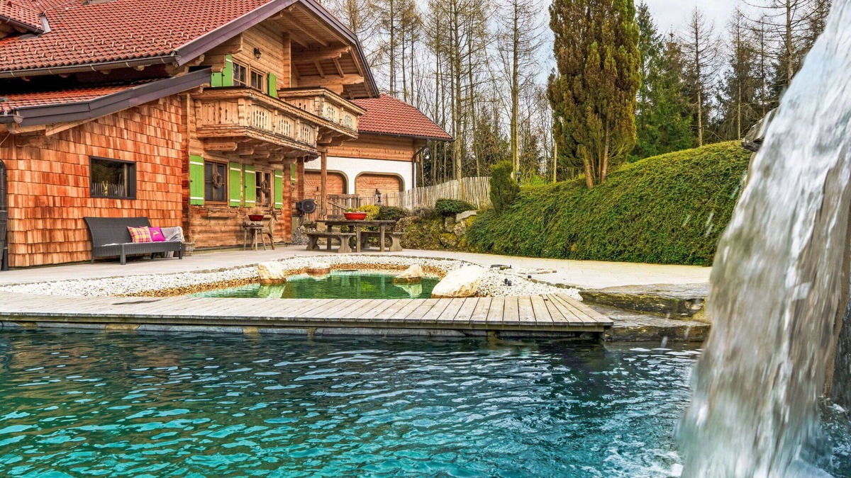 Sankt Johann am Walde House | Beautiful private villa for 10 people with hot tub, TV, patio, pets allowed and parking
