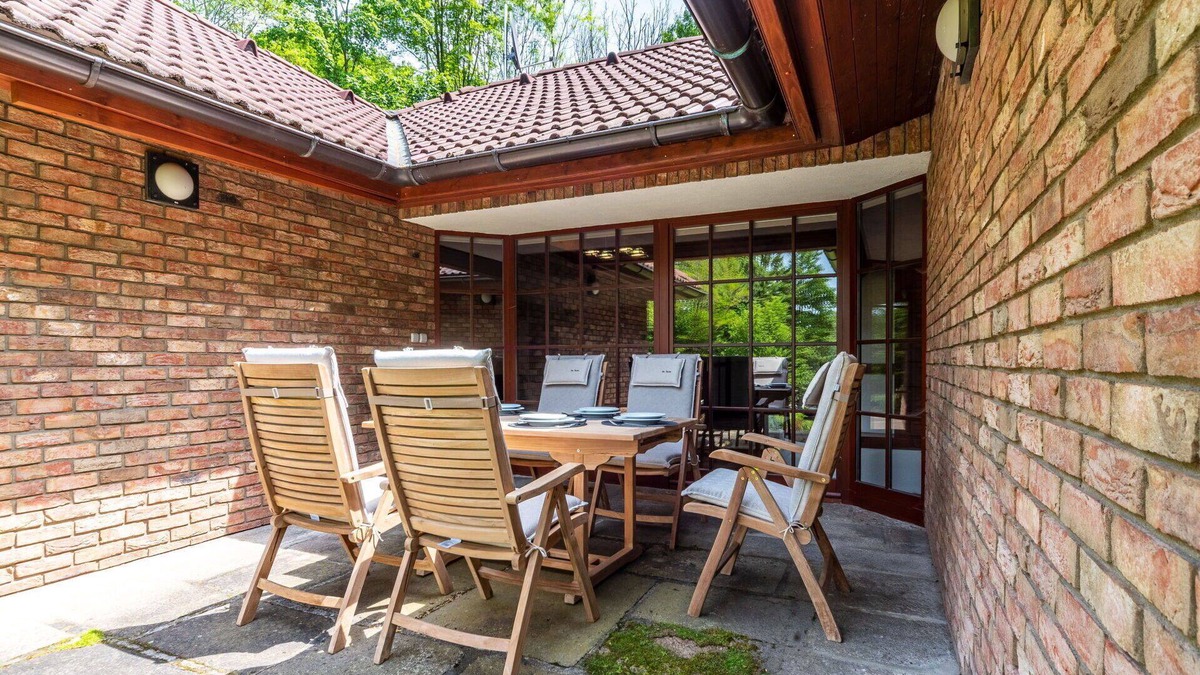 Clunek House | Beautiful private villa for 6 guests with WIFI, private pool, TV, patio, pets allowed and parking