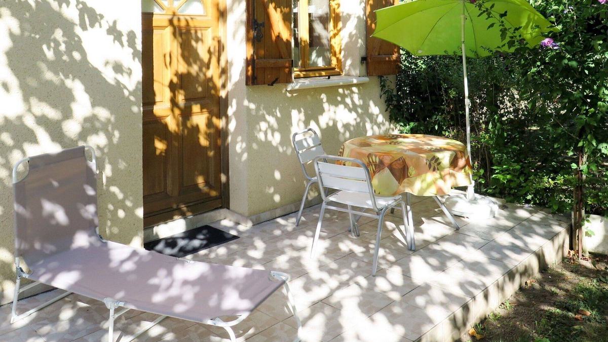Felzins Villa | Beautiful private villa for 2 people with A/C, TV, terrace, pets allowed and parking
