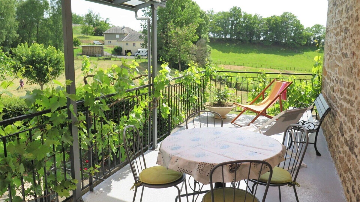Lascaux Villa | Beautiful private villa for 4 guests with TV, terrace, pets allowed, panoramic view and parking