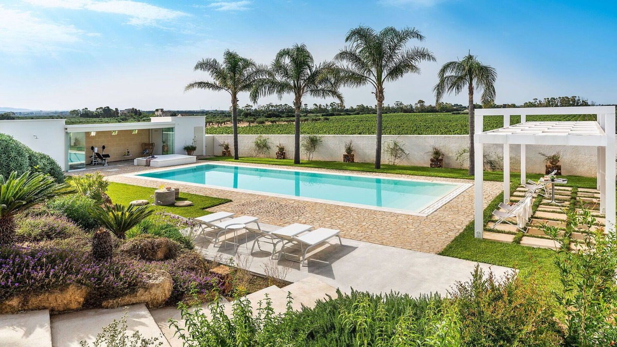Marausa Villa | Beautiful private villa for 10 people with WIFI, A/C, private pool, TV, terrace and parking