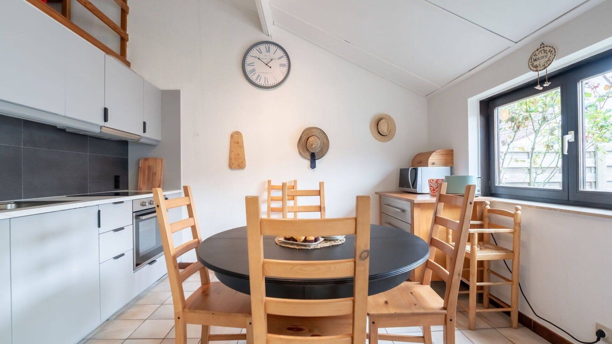 Bredene House | Beautiful private villa for 5 people with WIFI, TV, terrace, pets allowed and parking