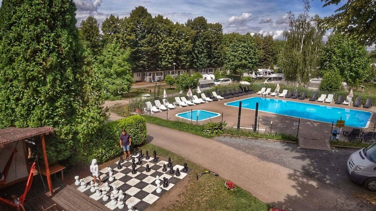 Dolni Pocernice House | Beautiful private villa for 5 guests with pool, WIFI, terrace, pets allowed and parking