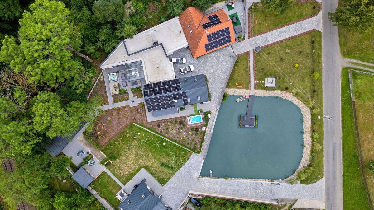 Dolni Laz House | Beautiful private villa for 8 people with hot tub, WIFI, TV, terrace, pets allowed and parking