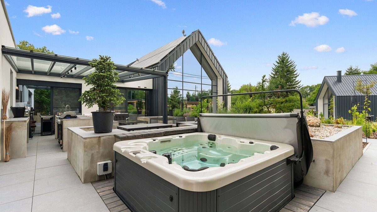 Dolni Laz House | Beautiful private villa for 10 people with WIFI, hot tub, TV, terrace, pets allowed and parking