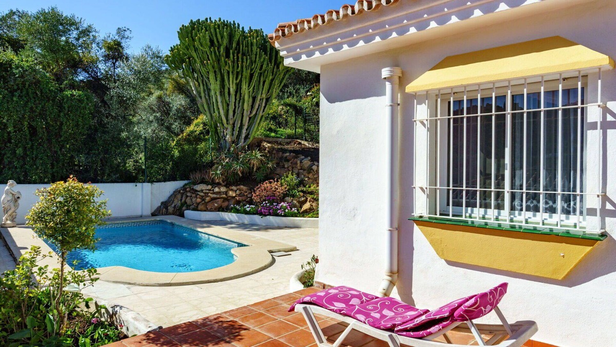 Monda House | Beautiful private villa for 4 guests with WIFI, private pool, terrace and parking