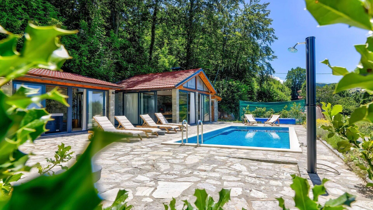 Senj House | Beautiful private villa for 12 people with private pool, hot tub, A/C, WIFI, TV, terrace and par.