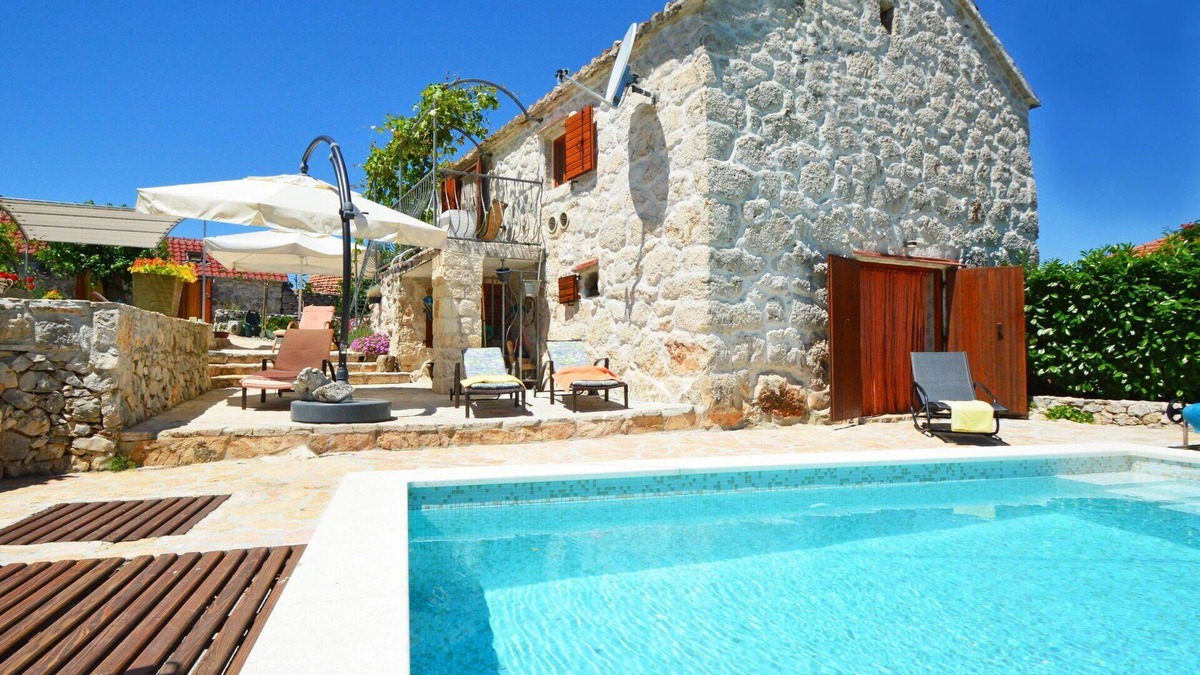 Seget House | Beautiful private villa for 5 people with WIFI, A/C, private pool, TV, terrace and panoramic view