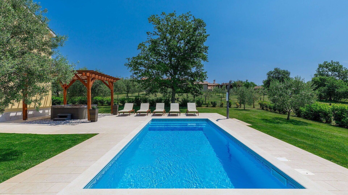 Vosteni Villa | Beautiful private villa for 8 guests with hot tub, WIFI, A/C, private pool, TV, patio and parking