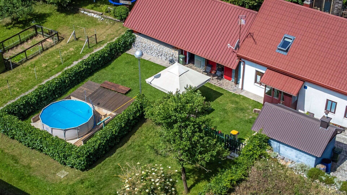 Lic House | Beautiful private villa for 4 people with A/C, WIFI, private pool, TV, pets allowed and parking