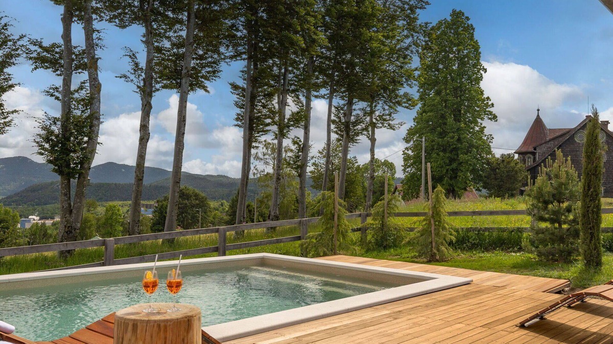 Fuzine Villa | Beautiful private villa with hot tub, WIFI, private pool, TV, terrace, pets allowed and parking
