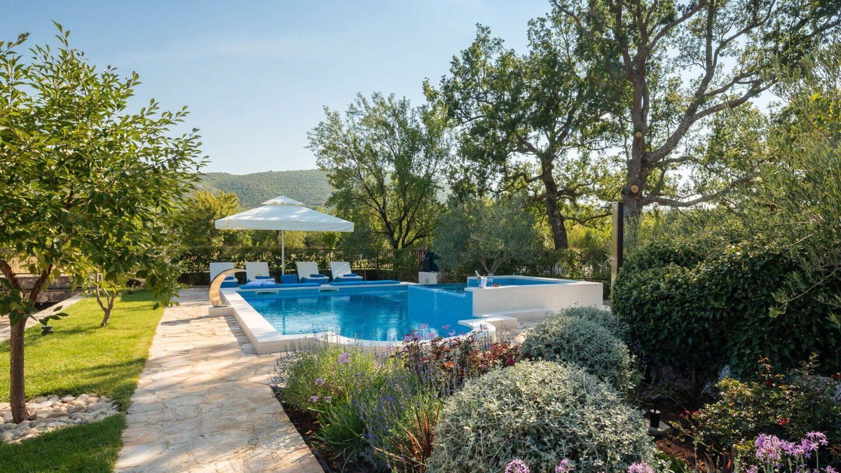 Seget House | Beautiful private villa for 8 guests with WIFI, A/C, private pool, TV, terrace and parking