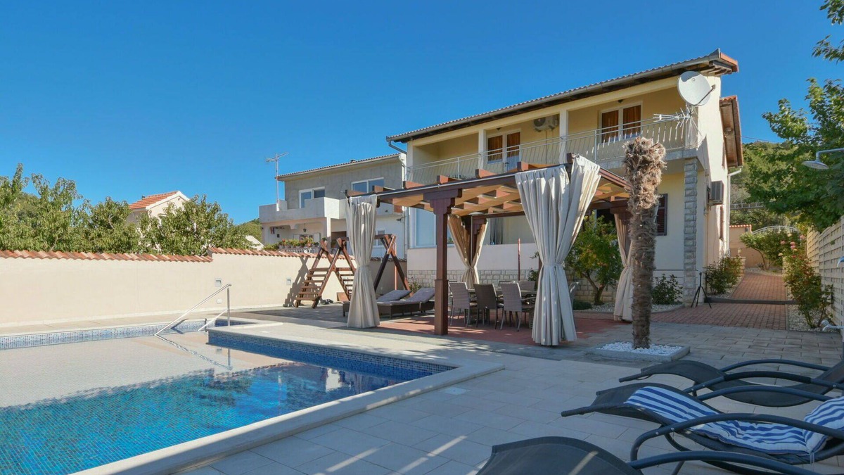 Stankovci House | Beautiful private villa with private pool, A/C, WIFI, TV, patio, pets allowed and panoramic view