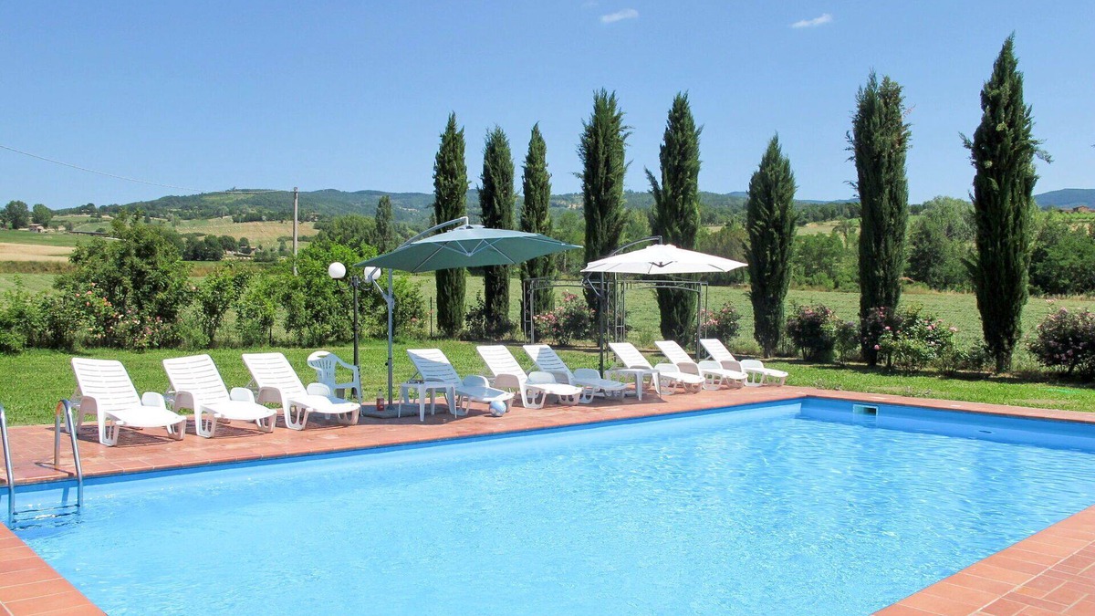 Porrena Villa | Beautiful private villa with private pool, WIFI, TV, patio, pets allowed, panoramic view and par.