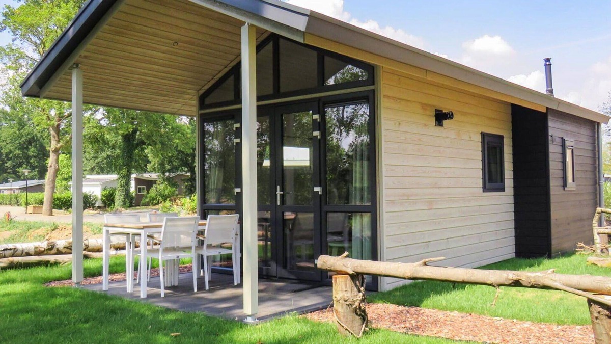 Susteren House | Beautiful private villa for 4 guests with pool, WIFI, TV, terrace and parking