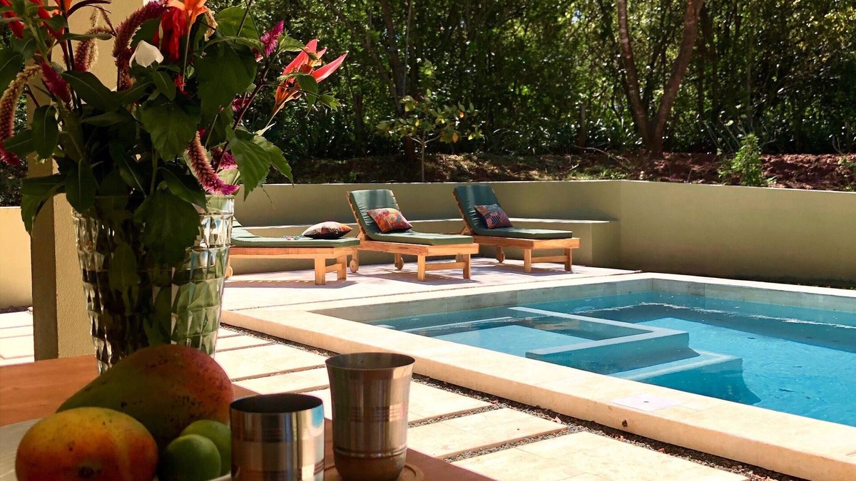 Paraiso House | Beautiful PrivatePool & Gardens near top-tier restaurants, surfing & 5 beaches