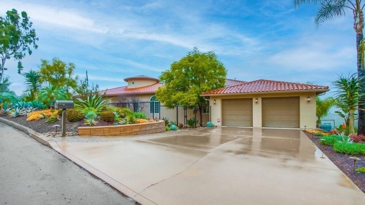 Kit Carson House | Beautiful property overlooking vineyards and golf course. Lots of amenities!