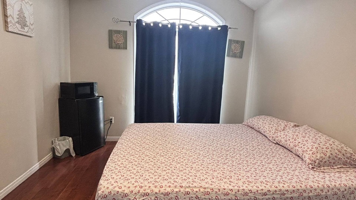 Brampton House | Beautiful Queen Room
