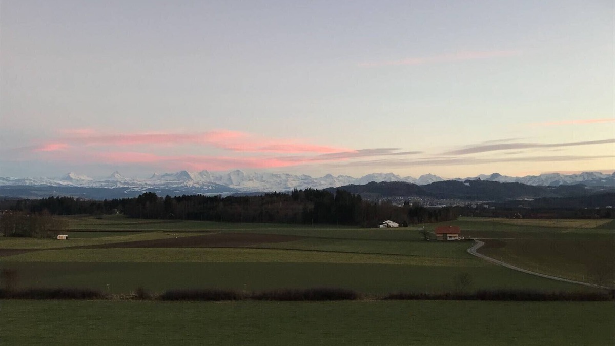Wohlen bei Bern Apartment | Beautiful, quiet penthouse with a view of the Alps