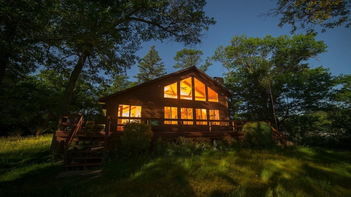Burtrum House | Beautiful, Quiet, Private 1.85 Acre Lake Home On Gorgeous Mound Lake.