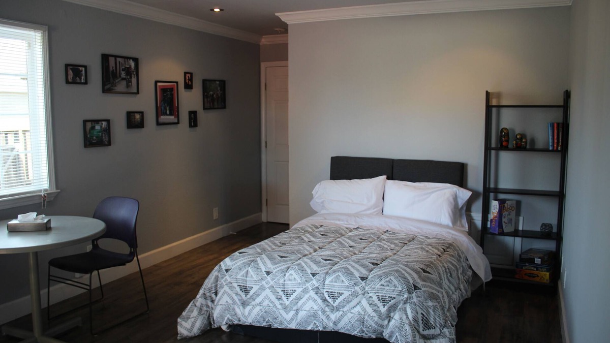 Redwood City Apartment | Beautiful quiet studio in the heart of Silicon Valley