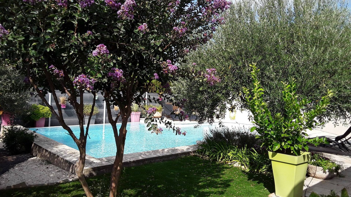 Clarensac Villa | Beautiful, quiet villa with large swimming pool,