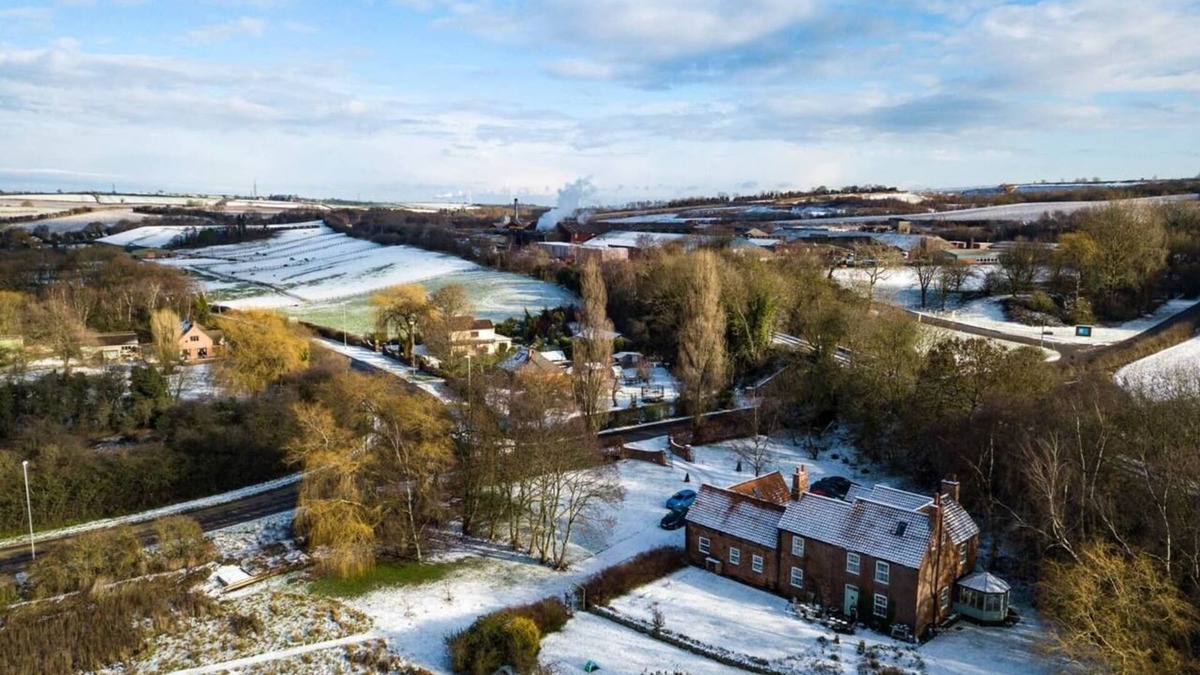 Kneesall House | Beautiful Rambling Cottage for 14 in Nottinghamshire