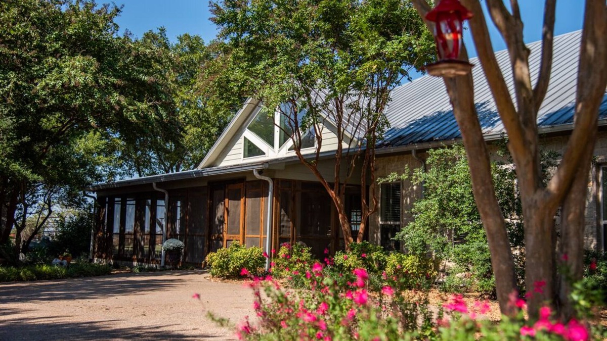 Ennis House | Beautiful Ranch Retreat With Breathtaking Views