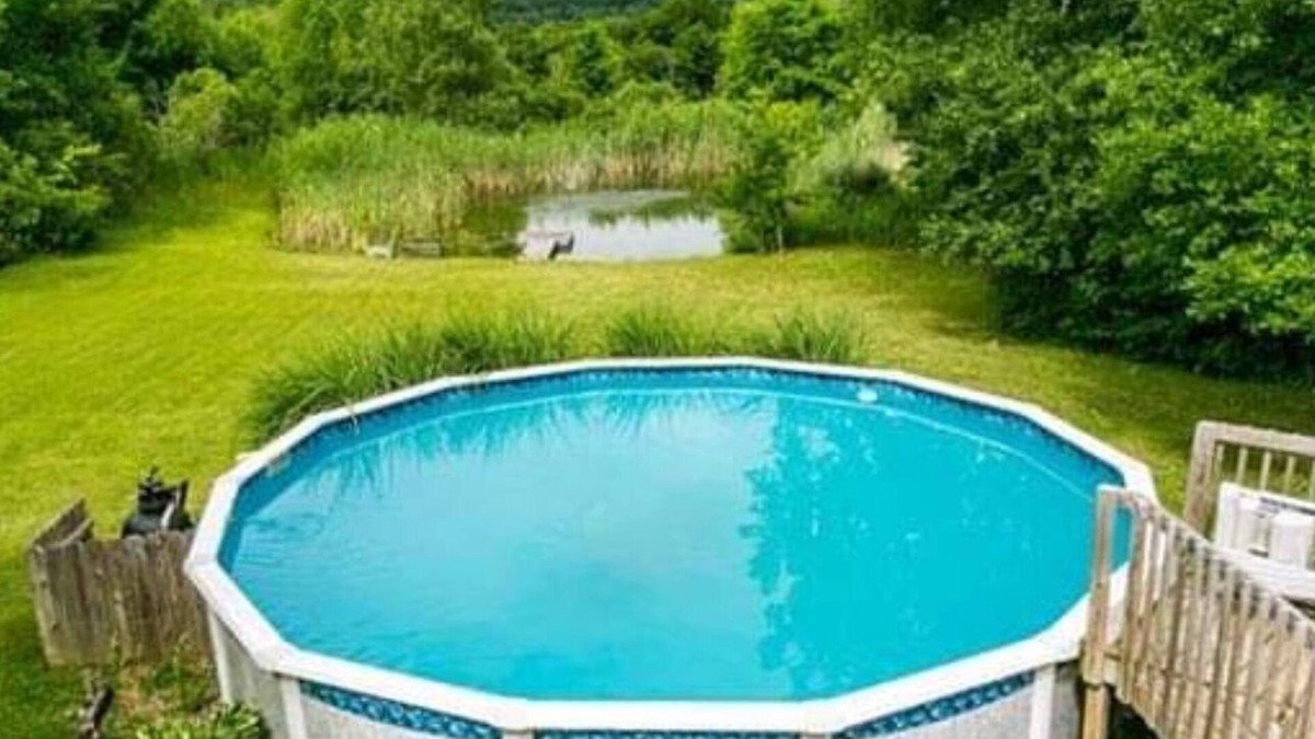 Jamesville House | Beautiful ranch style home. Mountain View. 1 apartment. Hot tub. Chicken eggs.