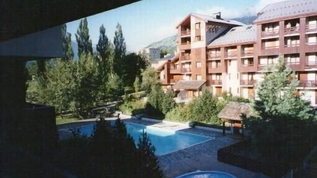 Bourg-Saint-Maurice Apartment | Beautiful renovated apartment of 7 people in residence with summer pool.