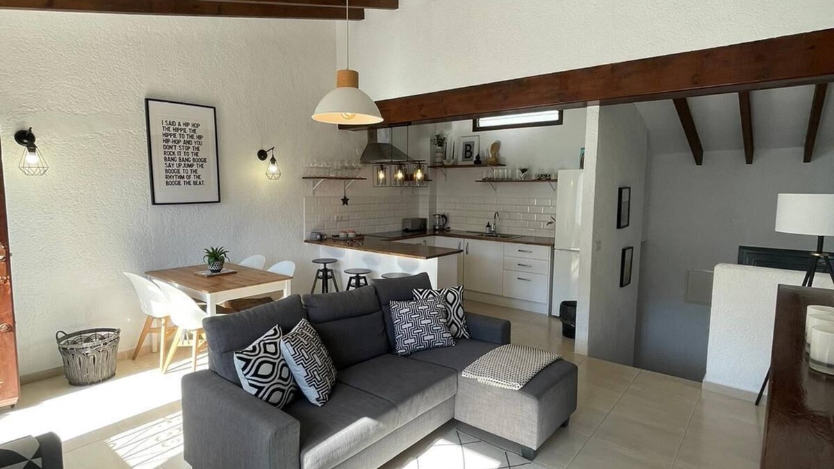Moravit House | Beautiful, recently renovated, large Town House in Moraira.