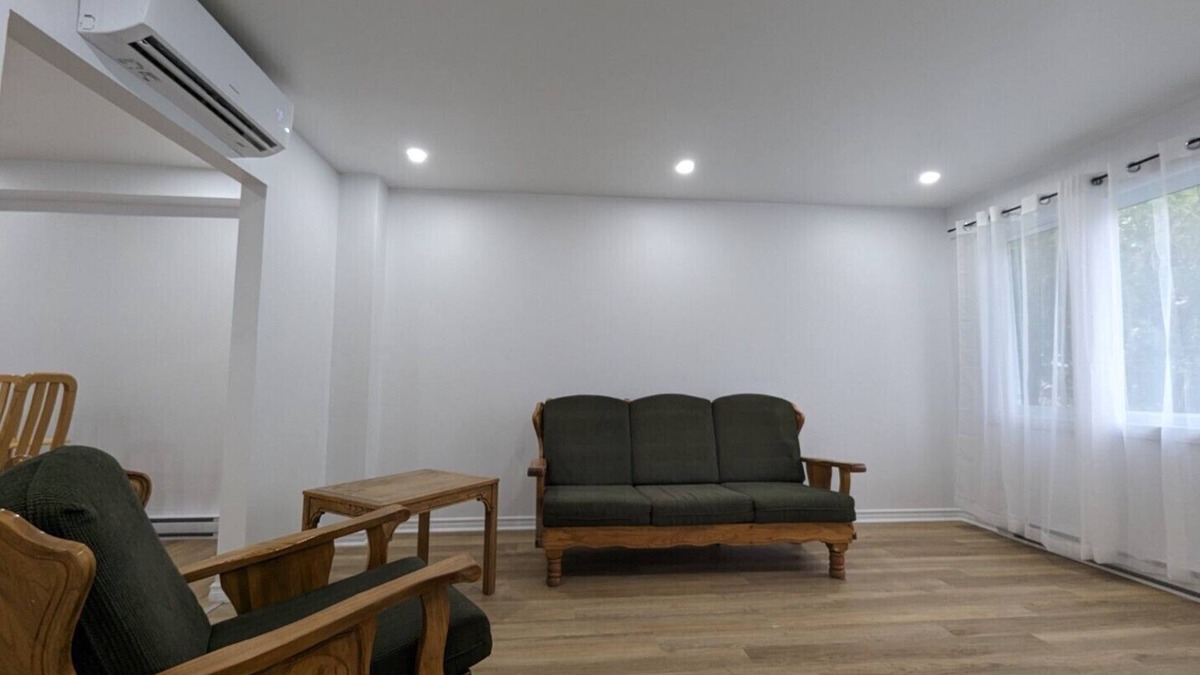 Sainte-Dorothee House | Beautiful recently renovated house semi-detached in Laval.