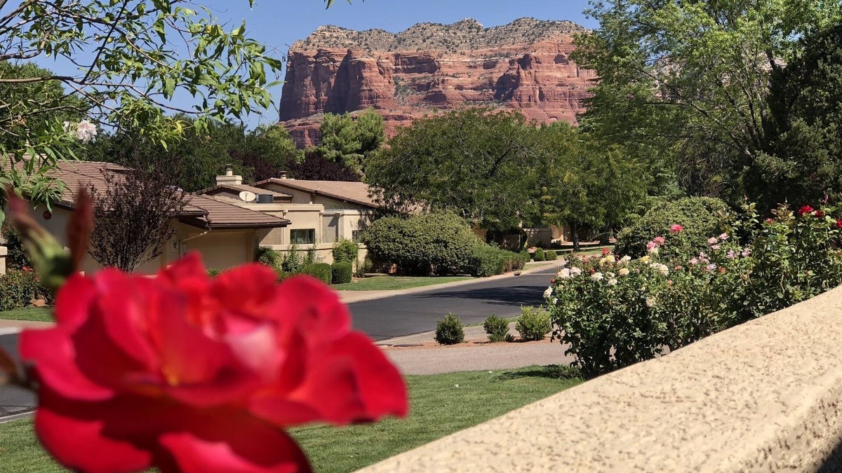 Oak Creek House | Beautiful Red Rock views in quiet, gated, Canyon Mesa Golf and Country Club.