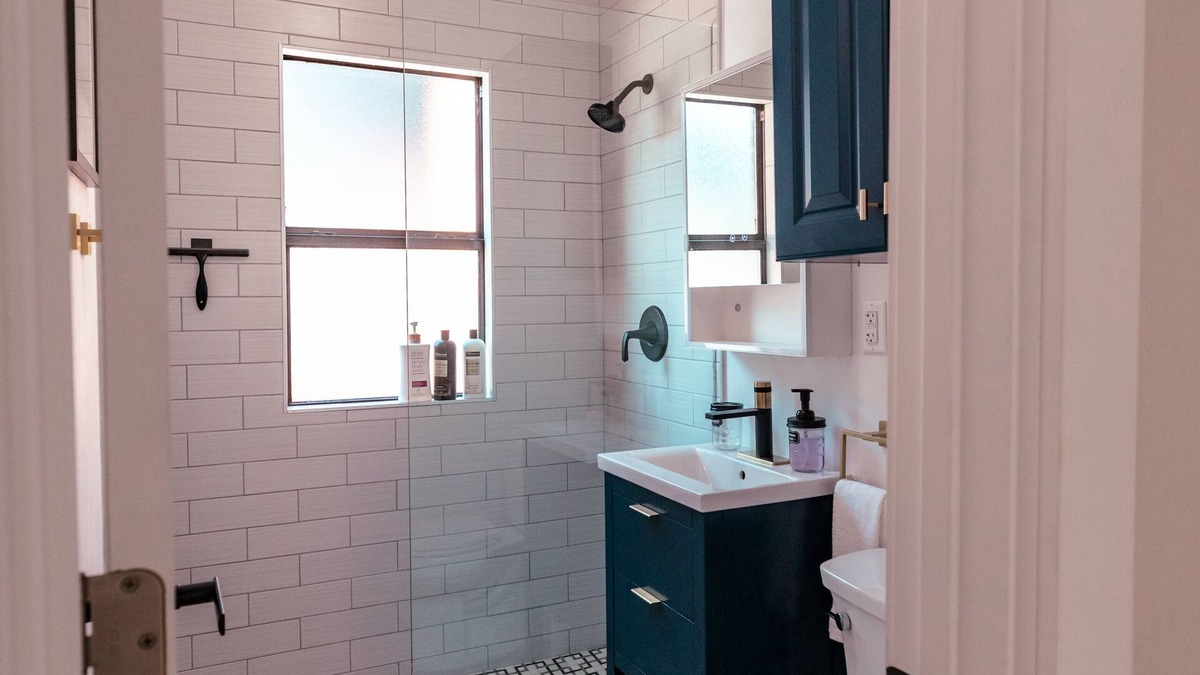 Lincoln Terrace Condo | Beautiful remodeled historical home in safe neighborhood downtown.