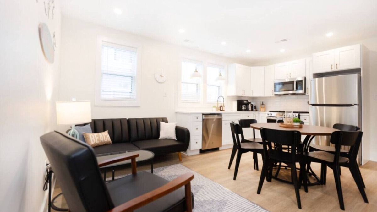 Cape May - Wildwood Apartment | Beautiful remodeled 3 bdr condo 200 ft from beach
