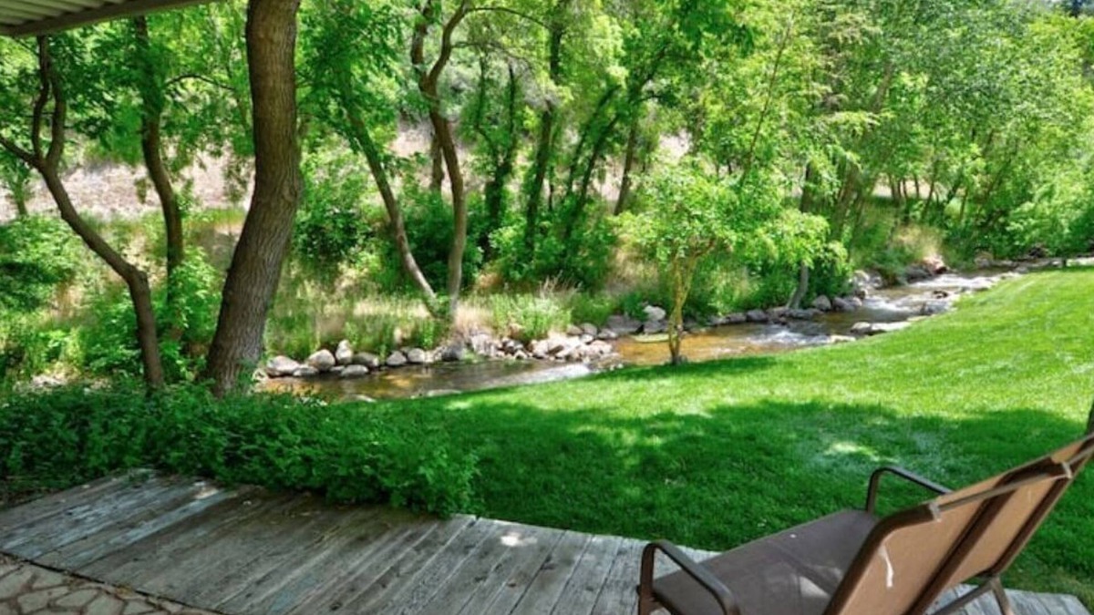 Snowbird Cabin | Beautiful Remodeled 5 Bedroom 3000 sq ft Cabin in the Iconic Vivian Park Area