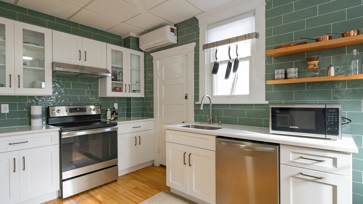 Downtown Cottage | Beautiful Remodeled Downtown Frederick Cottage (Pet-Friendly)