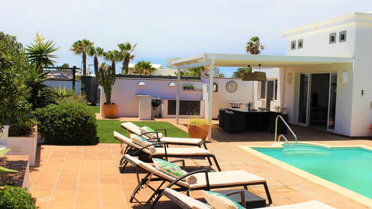 Montana Roja Villa | Beautiful renovated villa with private pool
