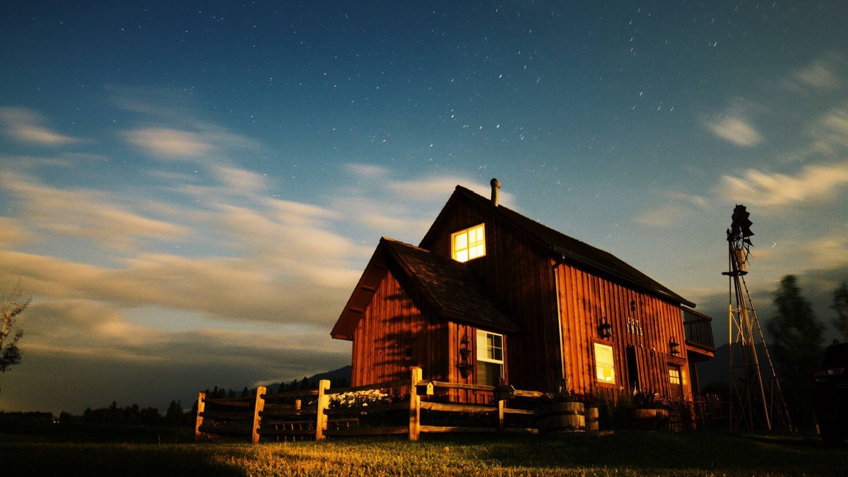 Kalispell House | Beautiful renovated 1915 Two Story Barn Near Glacier Par