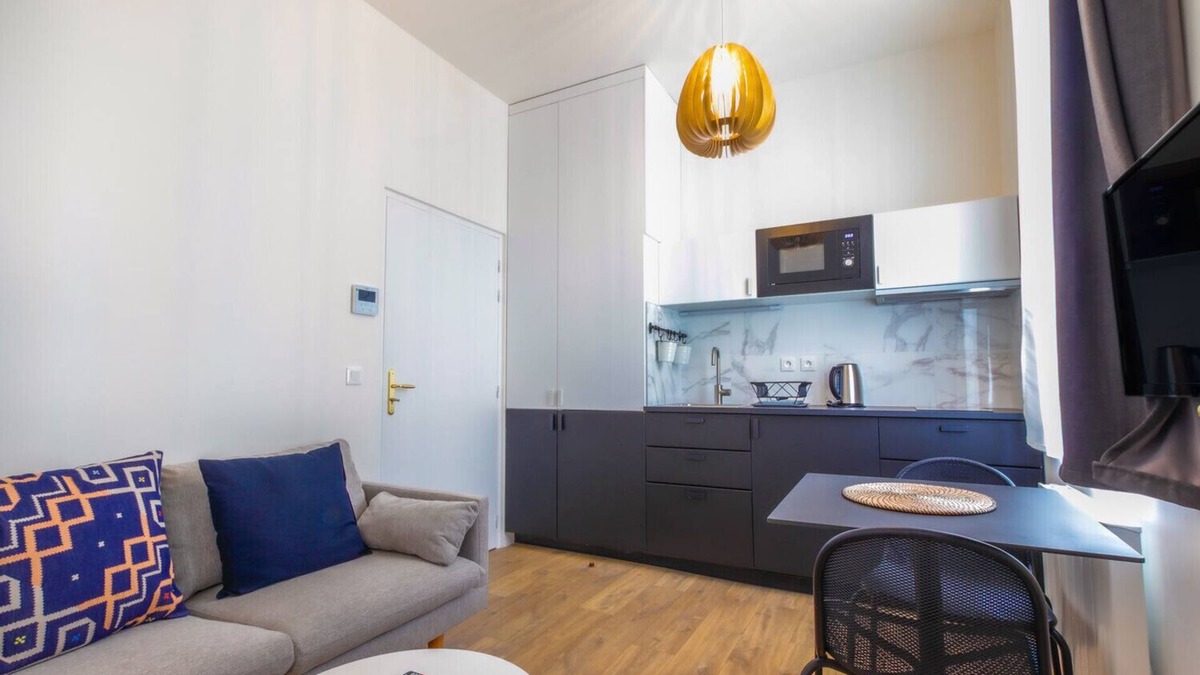 Bordeaux Sud Apartment | Beautiful renovated apartment for 2 in front of the Gare Saint-Jean
