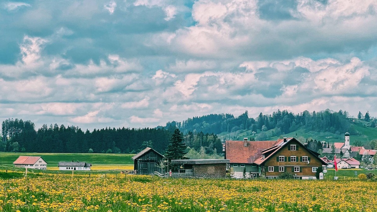 Maierhofen Apartment | Beautiful, renovated 100 sqm vacation apartment in a former farmhouse in the Allgäu