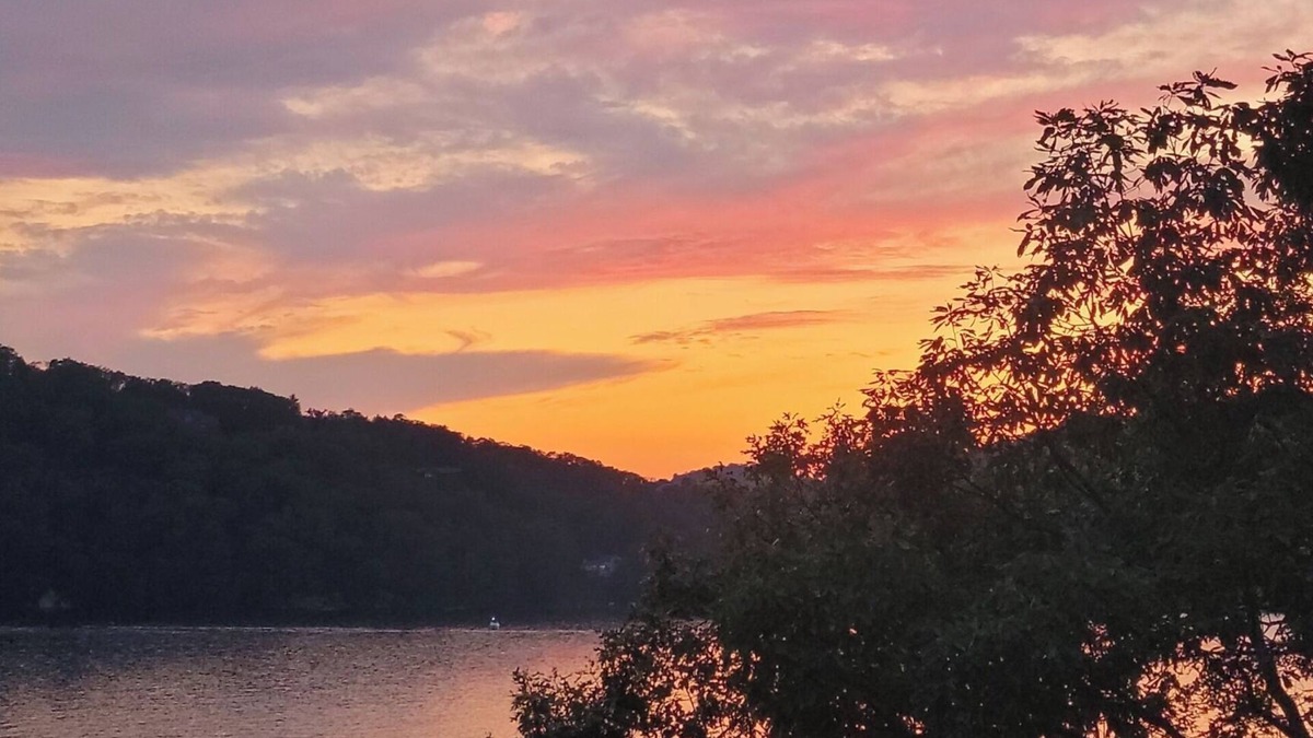 New Fairfield House | Beautiful Renovated Direct Waterfront Candlewood Lake Home~Views~Weekly Discount