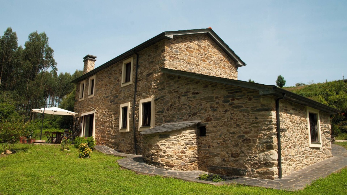 Ortigueira House | Beautiful renovated watermill minutes from the beach. Pets welcome!