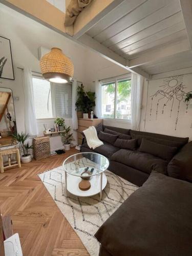 Tel Aviv City Center Apartment | Beautiful Renovated Gallery Apartment