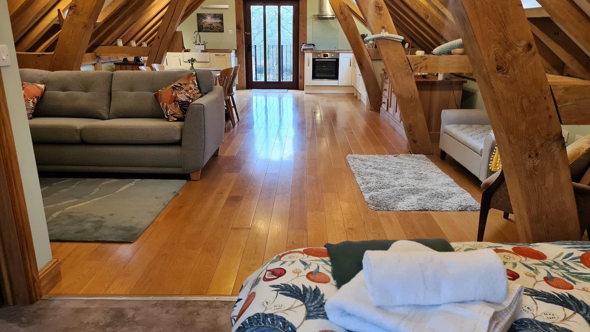 Mayfield Apartment | Beautiful Renovated Loft Room on Working Farm