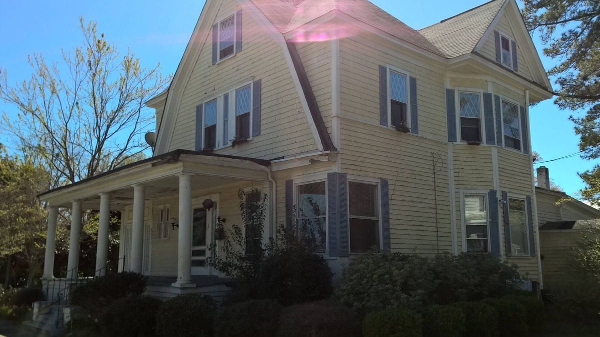 Kinston House | Beautiful Renovated Historic Home In Kinston Historic District.