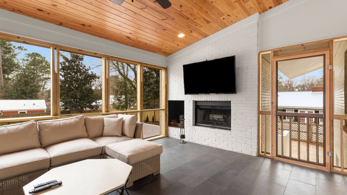 Auburn House | Beautiful Renovated House - Walking Distance to AU Stadium - Historic Auburn