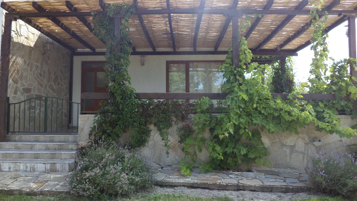 Avren House | Beautiful rental villa with stunning views