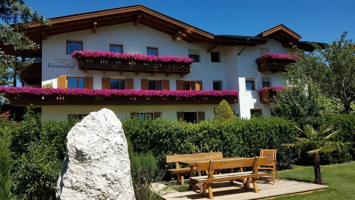 Naz Bed & Breakfast | Beautiful Residence Klementhof with garden and a seasonal outdoor pool